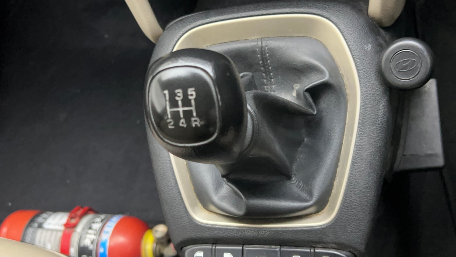 Used 2019 Hyundai Santro Sportz CNG Cng Manual interior GEAR  KNOB VIEW