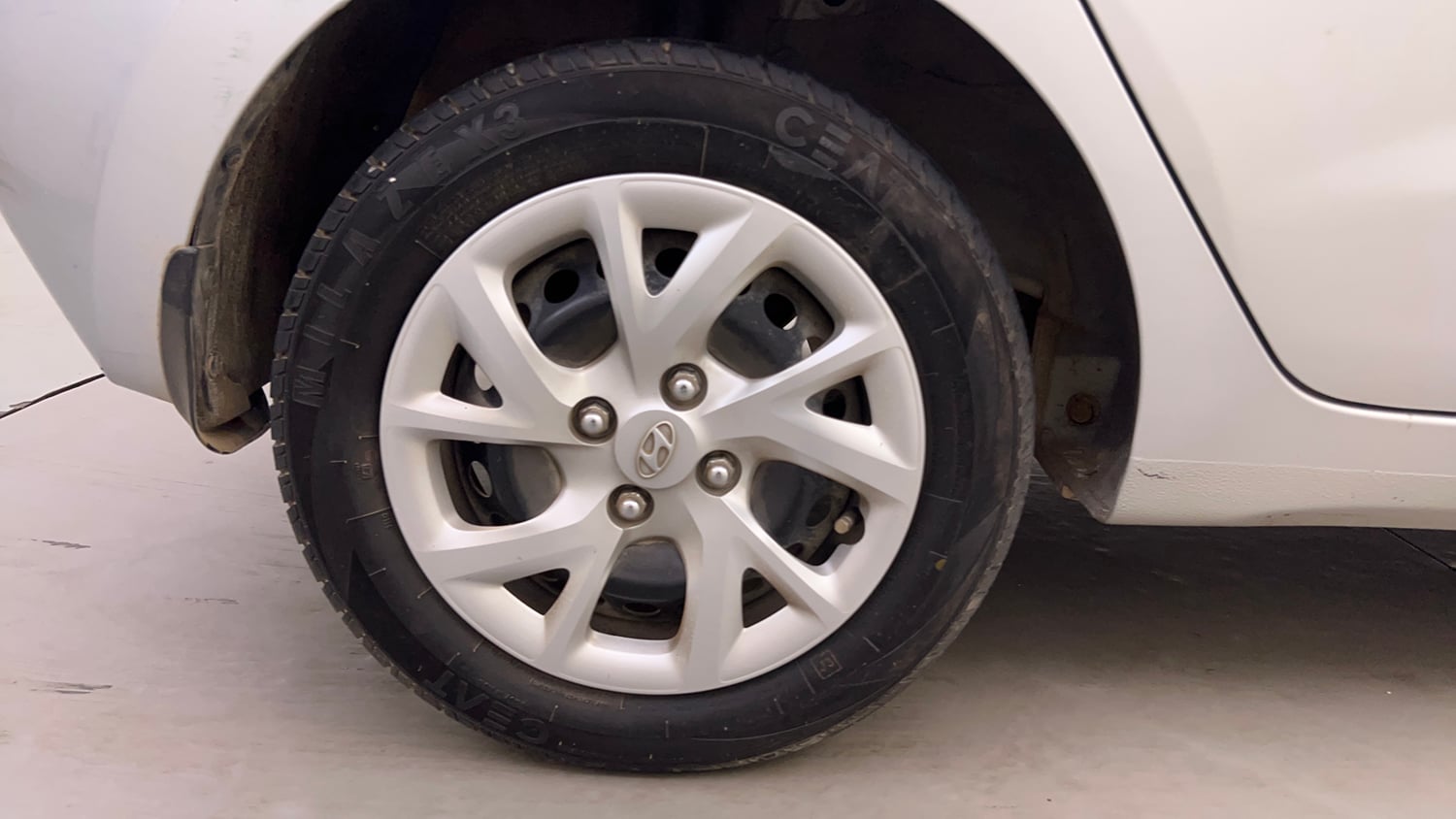 Used 2018 Hyundai Grand i10 Magna 1.2 Kappa VTVT Petrol Manual tyres RIGHT REAR TYRE RIM VIEW
