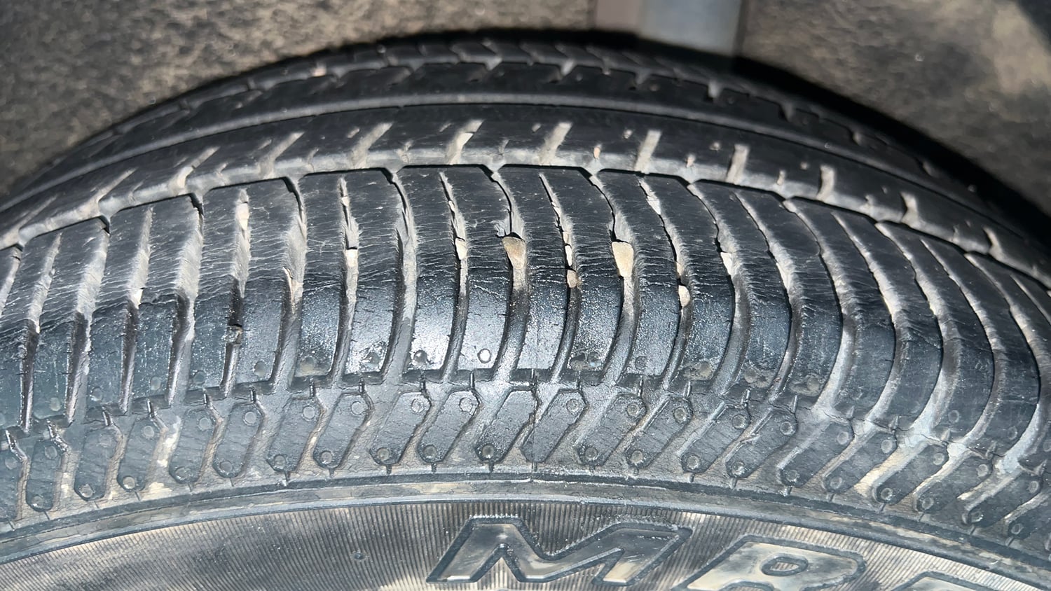 Used 2019 Ford EcoSport Titanium 1.5L Ti-VCT Petrol Manual tyres LEFT REAR TYRE TREAD VIEW
