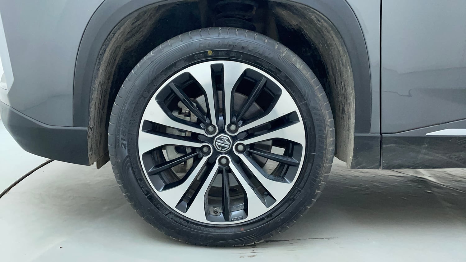Used 2024 MG Motors Hector Sharp 2.0 Diesel Turbo MT Diesel Manual tyres LEFT FRONT TYRE RIM VIEW