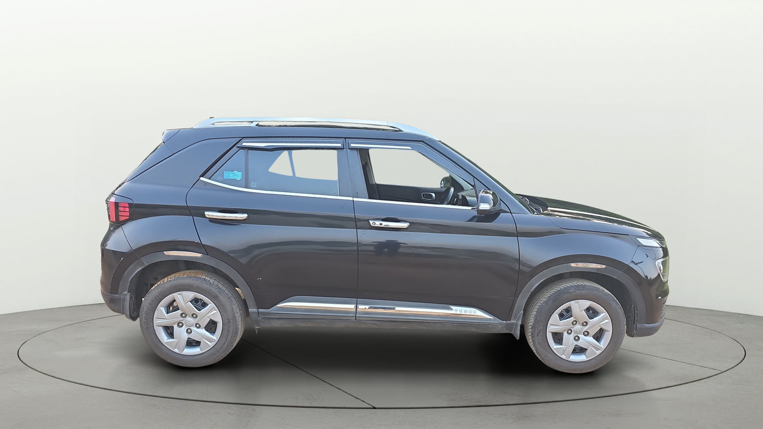 Used 2022 Hyundai Venue SX 1.2 Petrol Petrol Manual exterior RIGHT SIDE VIEW