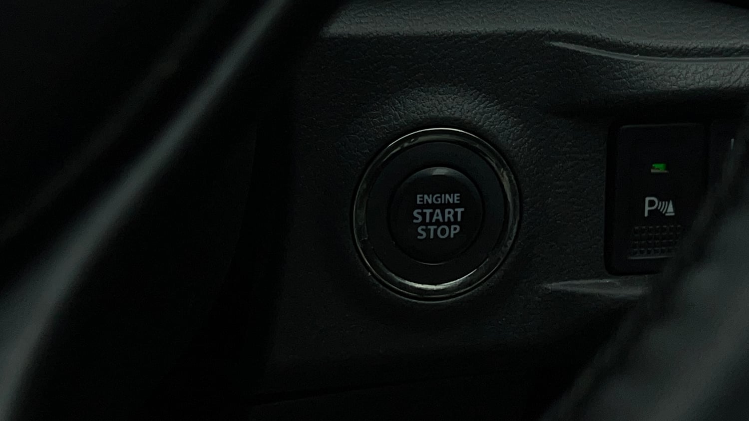 Used 2017 Maruti Suzuki Vitara Brezza ZDi+ Dual Tone Diesel Manual top_features Keyless start