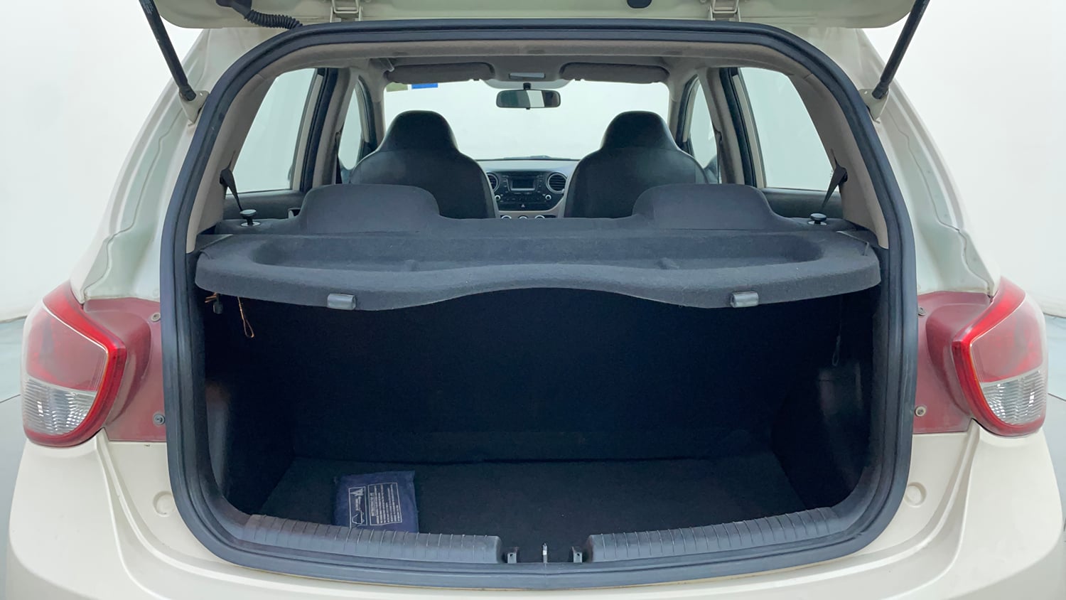 Used 2013 Hyundai Grand i10 Sportz 1.2 Kappa VTVT Petrol Manual interior DICKY INSIDE VIEW