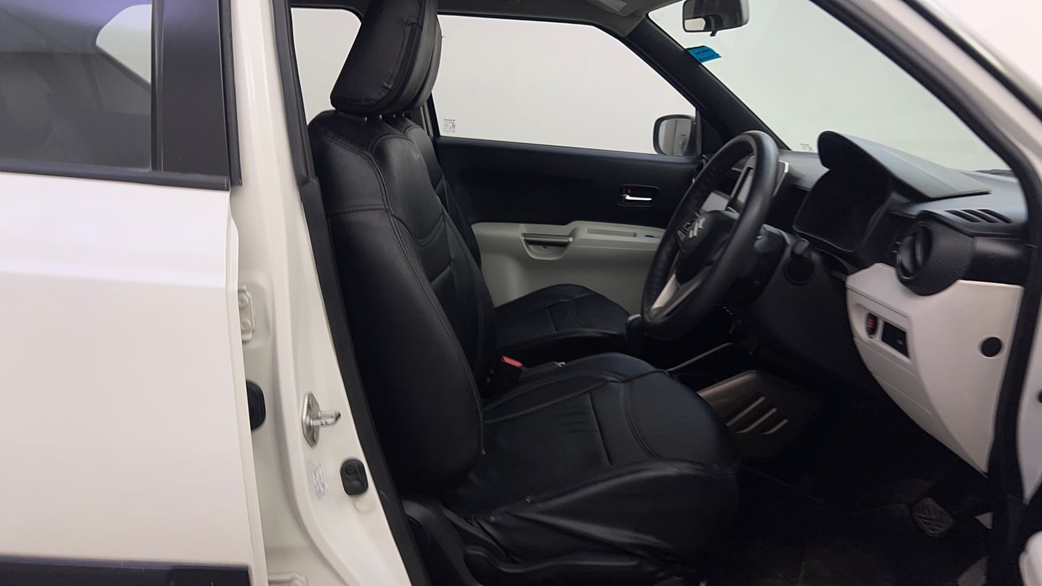 Used 2018 Maruti Suzuki Ignis Alpha 1.2 AMT Petrol Automatic interior RIGHT SIDE FRONT DOOR CABIN VIEW