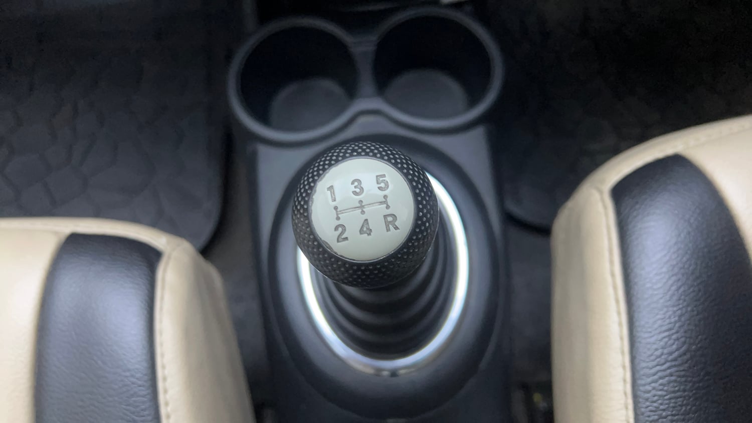 Used 2016 Honda Brio S MT Petrol Manual interior GEAR  KNOB VIEW