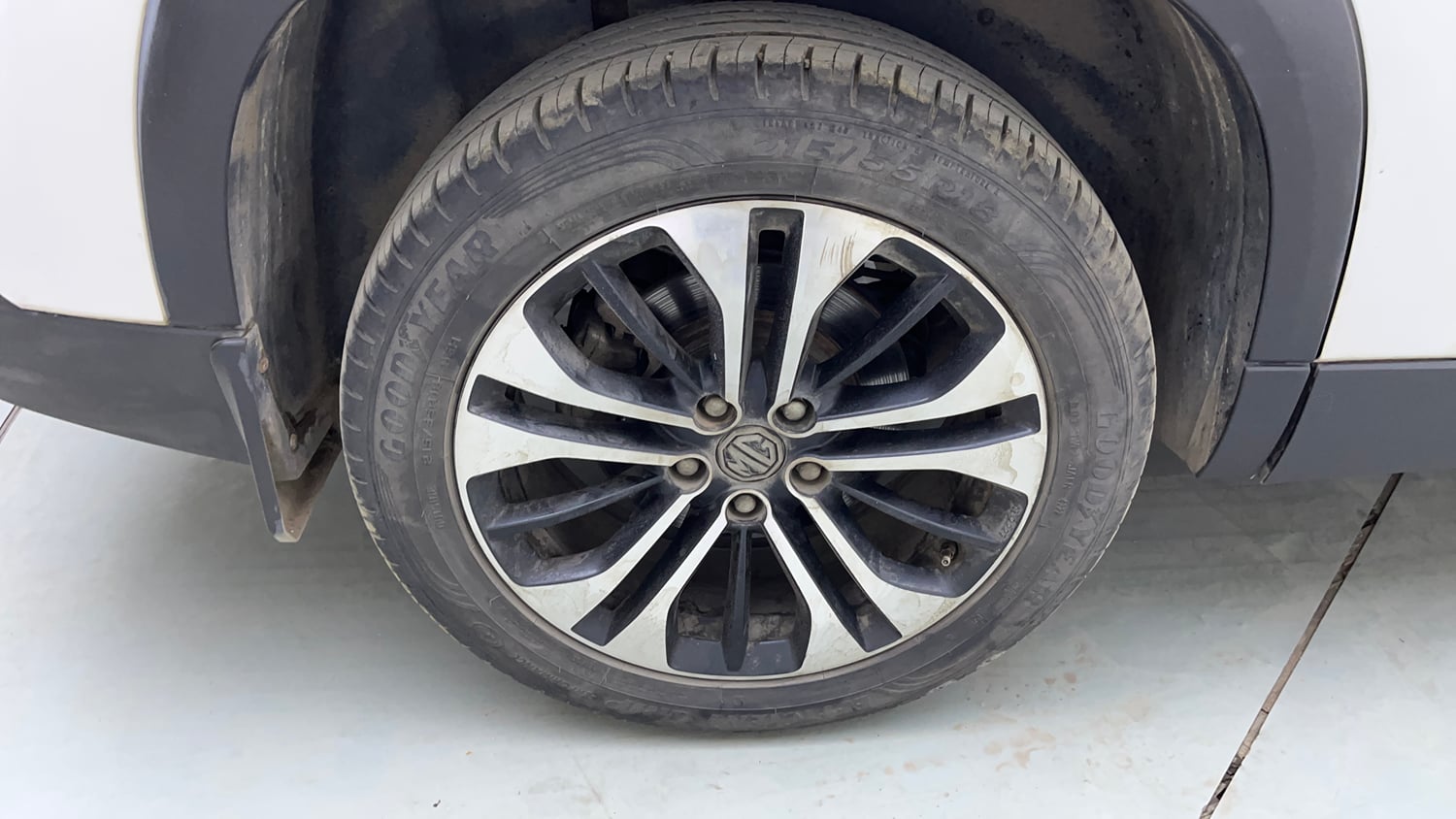 Used 2023 MG Motors Hector Sharp 1.5 Petrol CVT Petrol Automatic tyres RIGHT REAR TYRE RIM VIEW