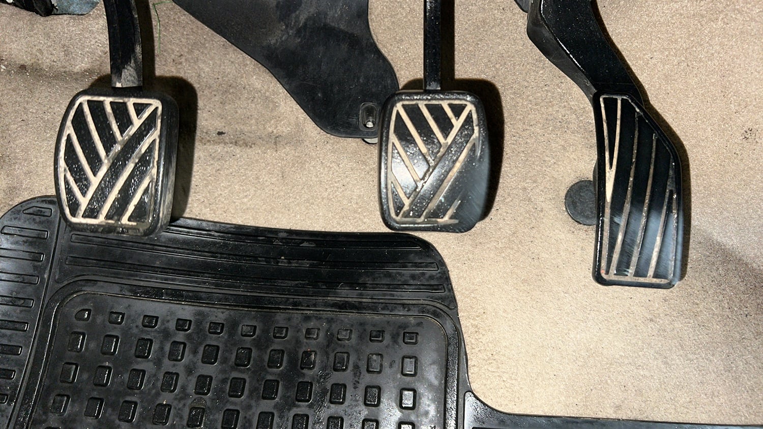 Used 2017 Maruti Suzuki Swift Dzire VDI Diesel Manual interior PEDALS VIEW