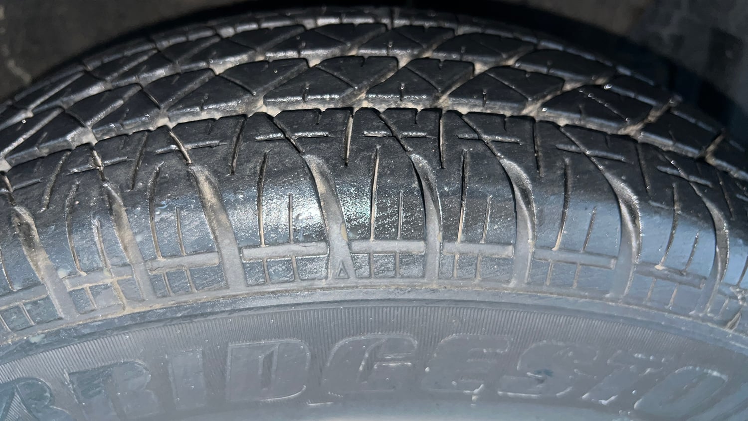 Used 2015 Maruti Suzuki Swift Lxi (O) Petrol Manual tyres RIGHT FRONT TYRE TREAD VIEW