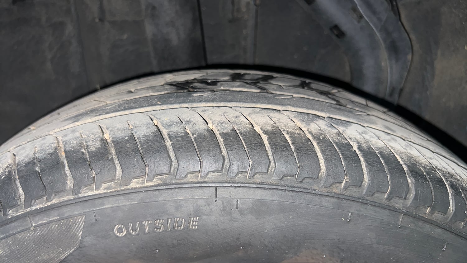 Used 2021 Renault Kiger RXT 1.0 Turbo MT Dual Tone Petrol Manual tyres RIGHT REAR TYRE TREAD VIEW