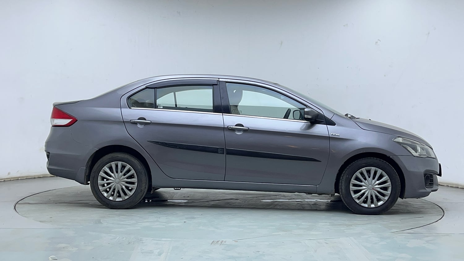 Used 2018 Maruti Suzuki Ciaz Delta 1.3 Hybrid Diesel Manual exterior RIGHT SIDE VIEW