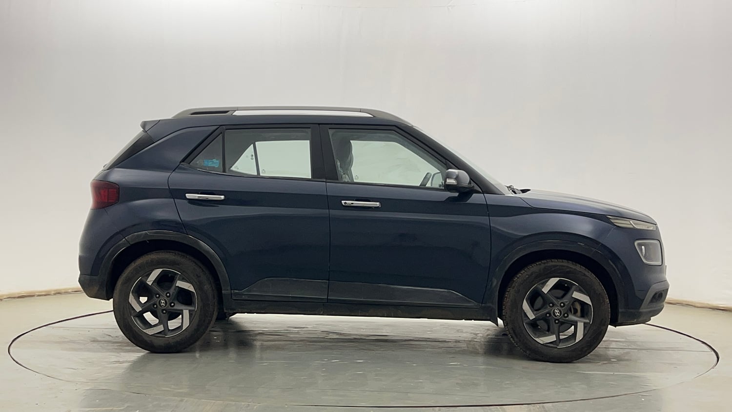Used 2019 Hyundai Venue SX 1.4 (O) CRDi Diesel Manual exterior RIGHT SIDE VIEW