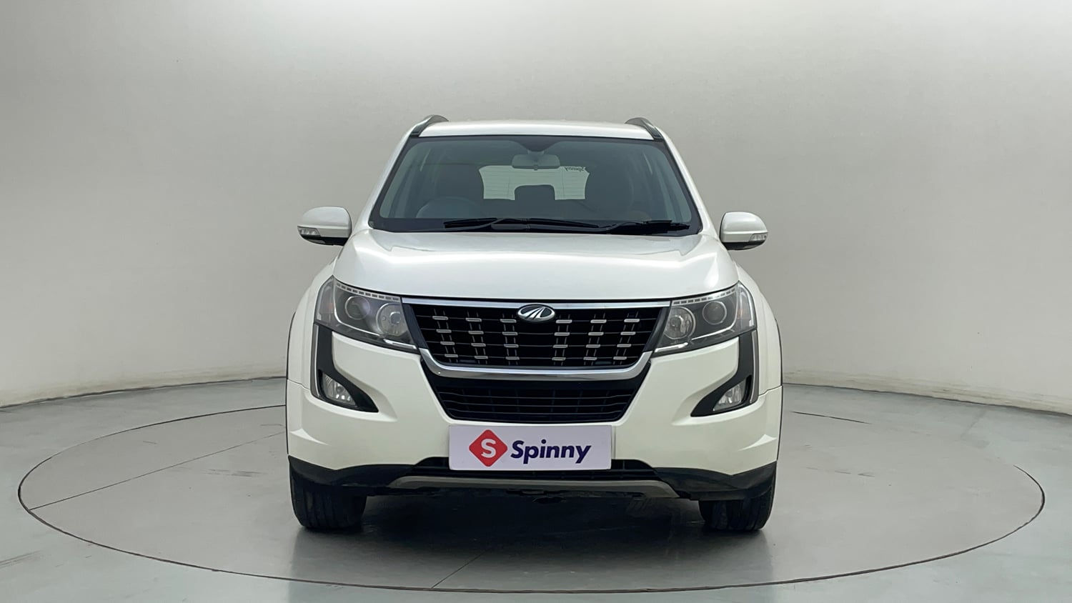 Used 2018 Mahindra XUV500 W7 Diesel Manual exterior FRONT VIEW