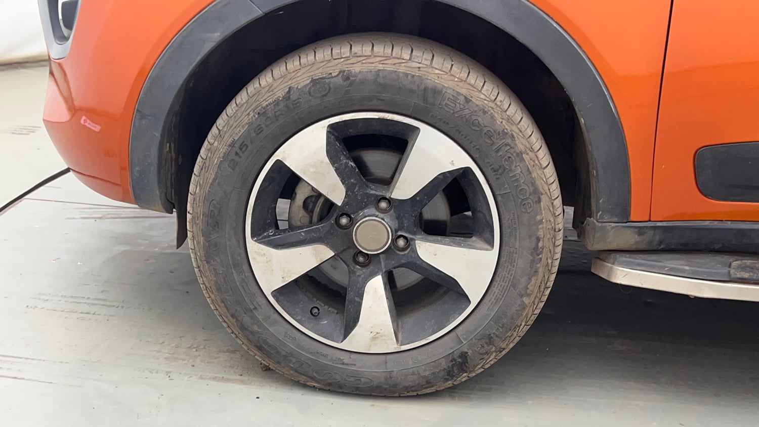 Used 2019 Tata Nexon XZA Plus Petrol Dual Tone Petrol Automatic tyres LEFT FRONT TYRE RIM VIEW