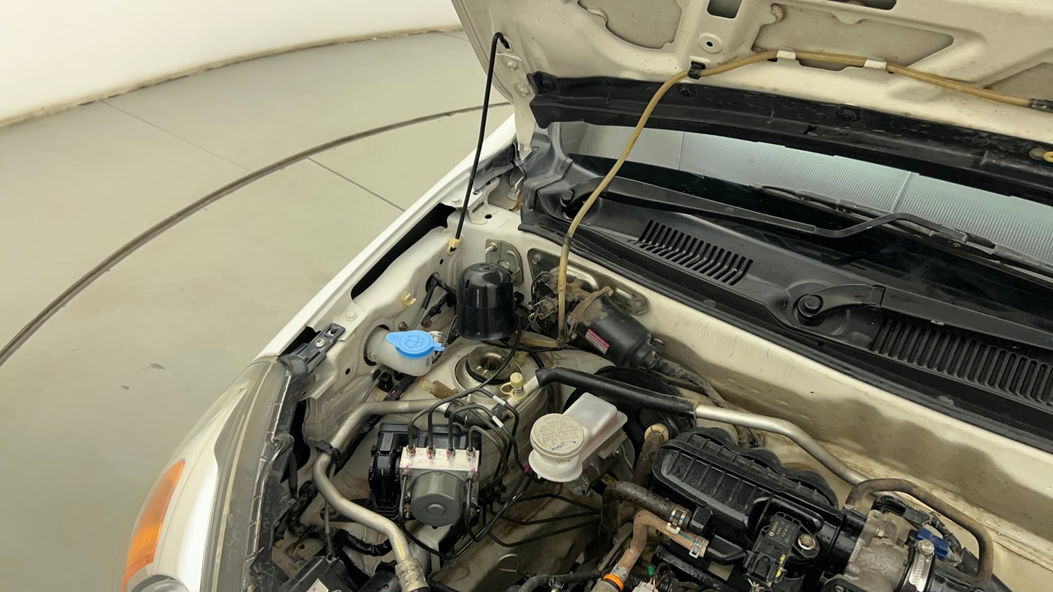 Used 2019 Maruti Suzuki Alto 800 LXi Petrol Manual engine ENGINE RIGHT SIDE HINGE & APRON VIEW