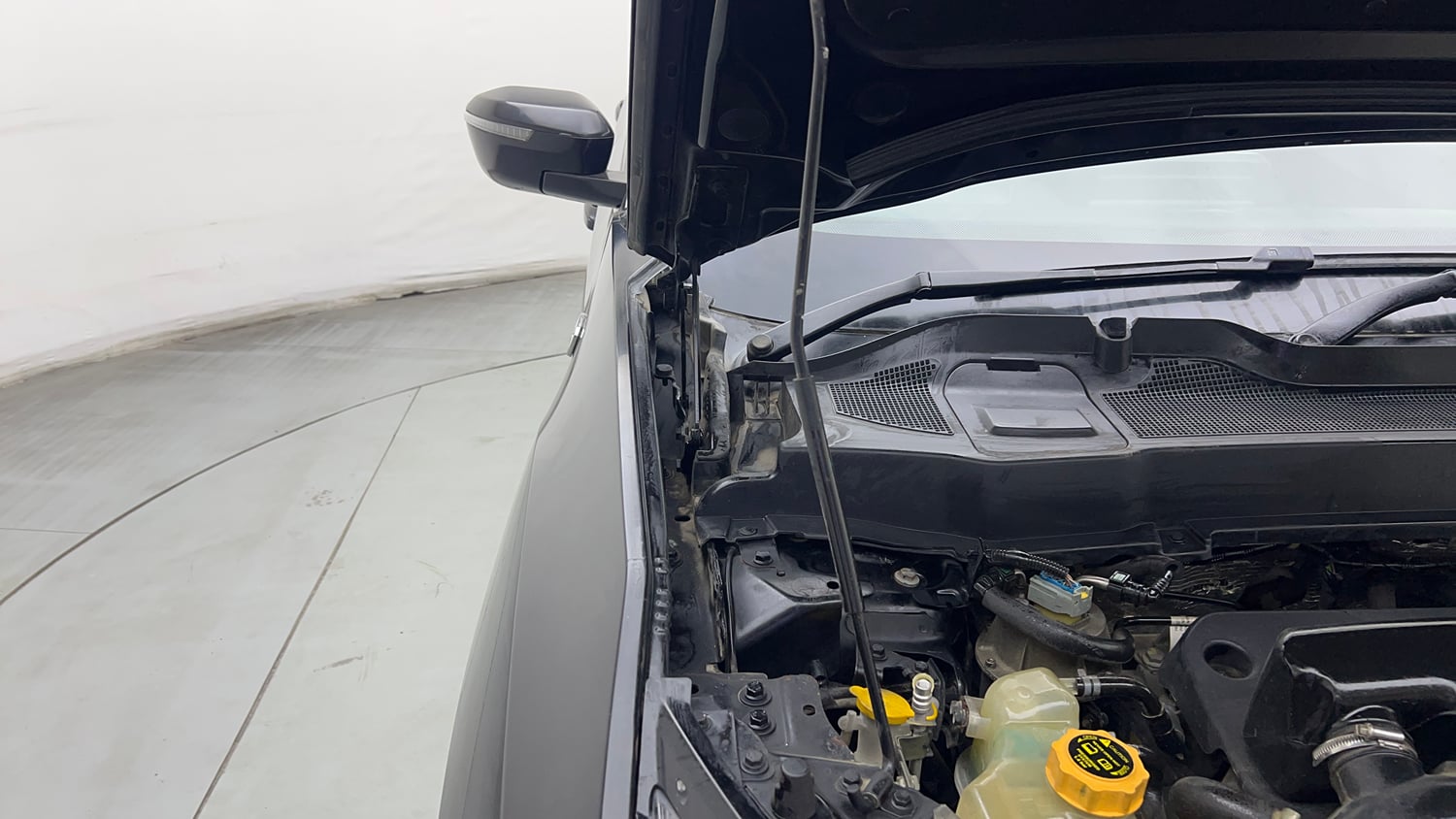 Used 2021 Tata Harrier XT Plus Dark Edition Diesel Manual engine ENGINE RIGHT SIDE HINGE & APRON VIEW