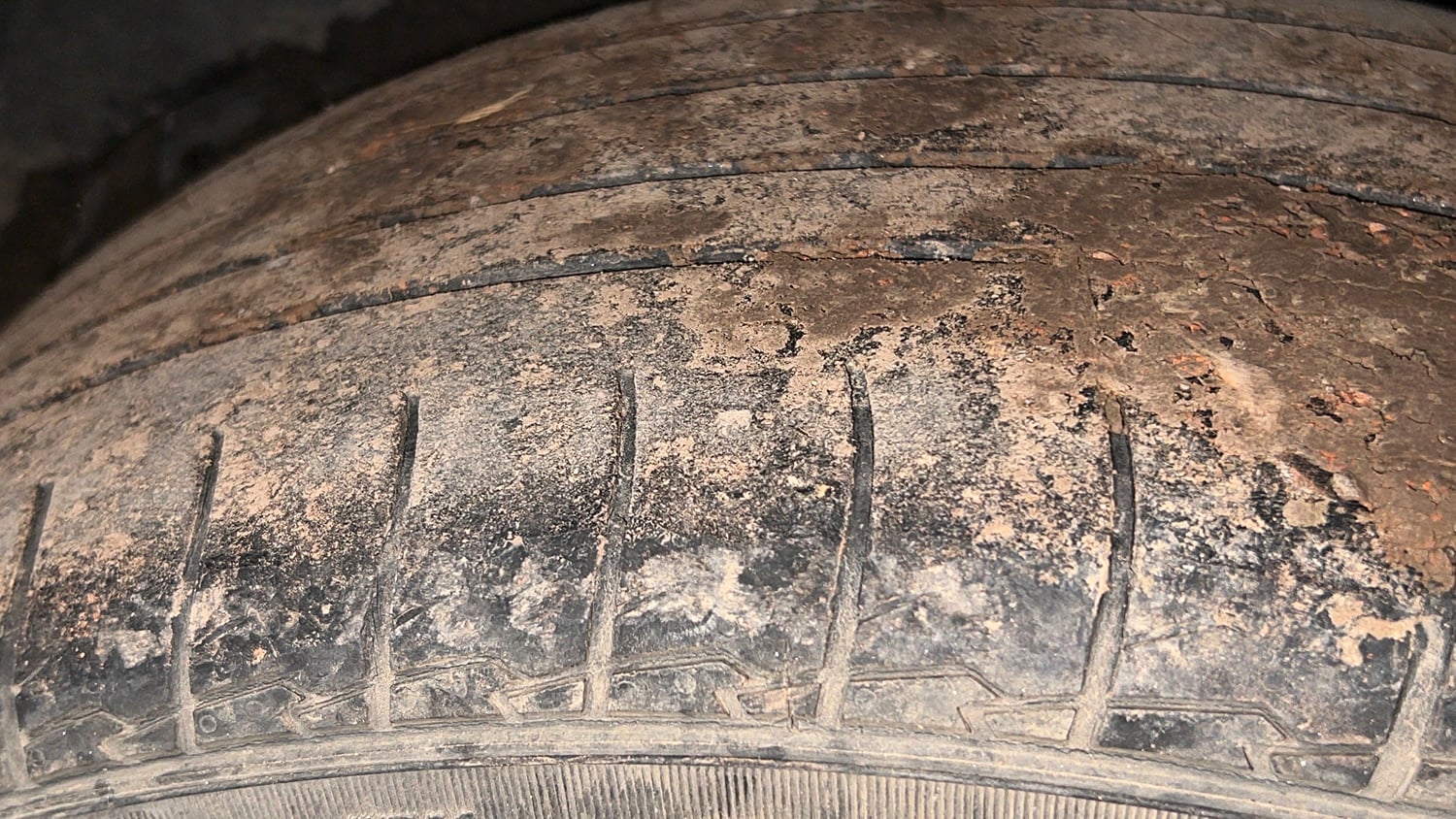 Used 2017 Hyundai Creta SX Plus 1.6 AT Petrol Petrol Automatic tyres LEFT REAR TYRE TREAD VIEW