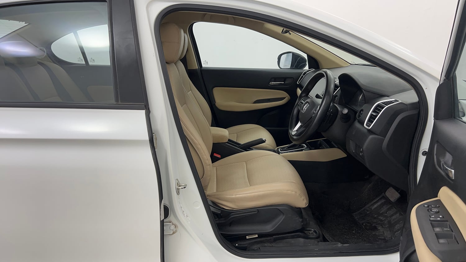 Used 2022 Honda City V CVT Petrol Petrol Automatic interior RIGHT SIDE FRONT DOOR CABIN VIEW