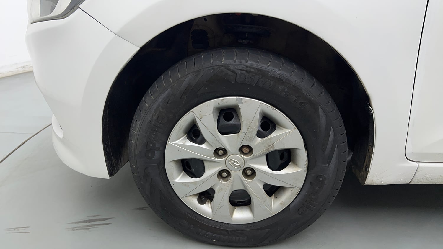 Used 2016 Hyundai Elite i20 Magna 1.2 Petrol Manual tyres LEFT FRONT TYRE RIM VIEW