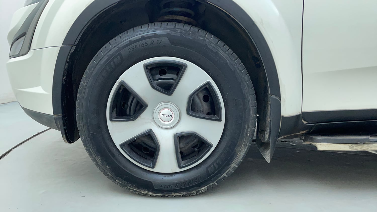 Used 2018 Mahindra XUV500 W7 Diesel Manual tyres LEFT FRONT TYRE RIM VIEW