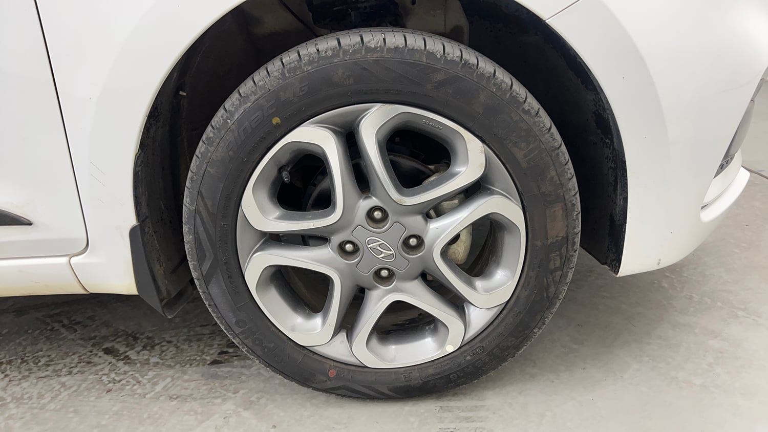 Used 2019 Hyundai Elite i20 Asta 1.2 (O) Petrol Manual tyres RIGHT FRONT TYRE RIM VIEW