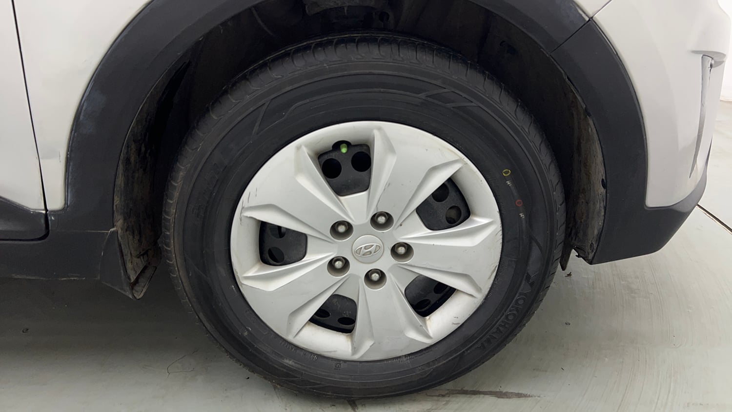 Used 2018 Hyundai Creta E Plus 1.6 Petrol Petrol Manual tyres RIGHT FRONT TYRE RIM VIEW