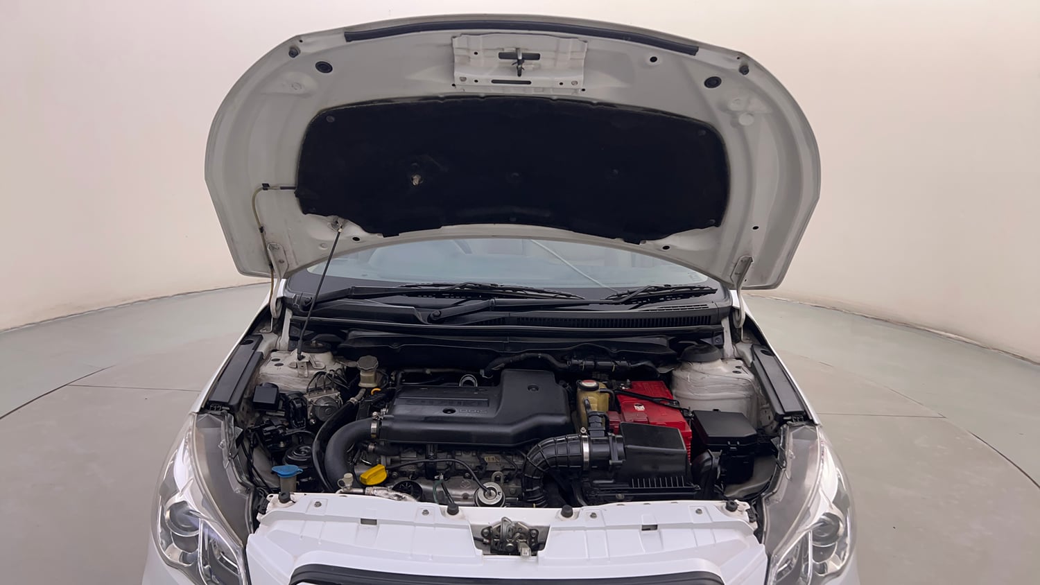 Used 2016 Maruti Suzuki Ciaz ZDi+ SHVS Diesel Manual engine ENGINE & BONNET OPEN FRONT VIEW
