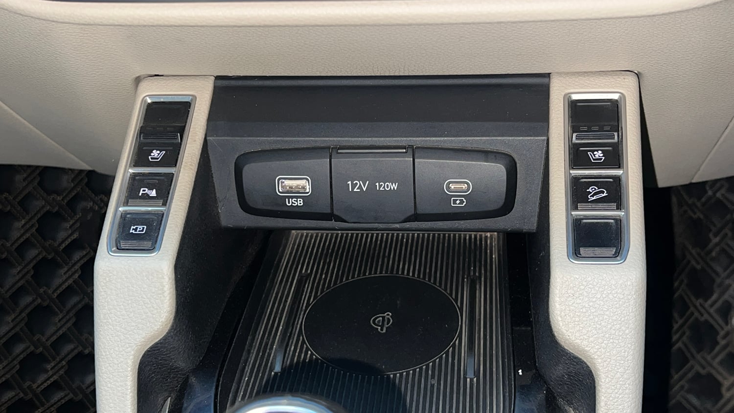 Used 2022 Kia Carens Luxury Plus 1.4 Petrol 7 STR Petrol Manual top_features Ventilated seats