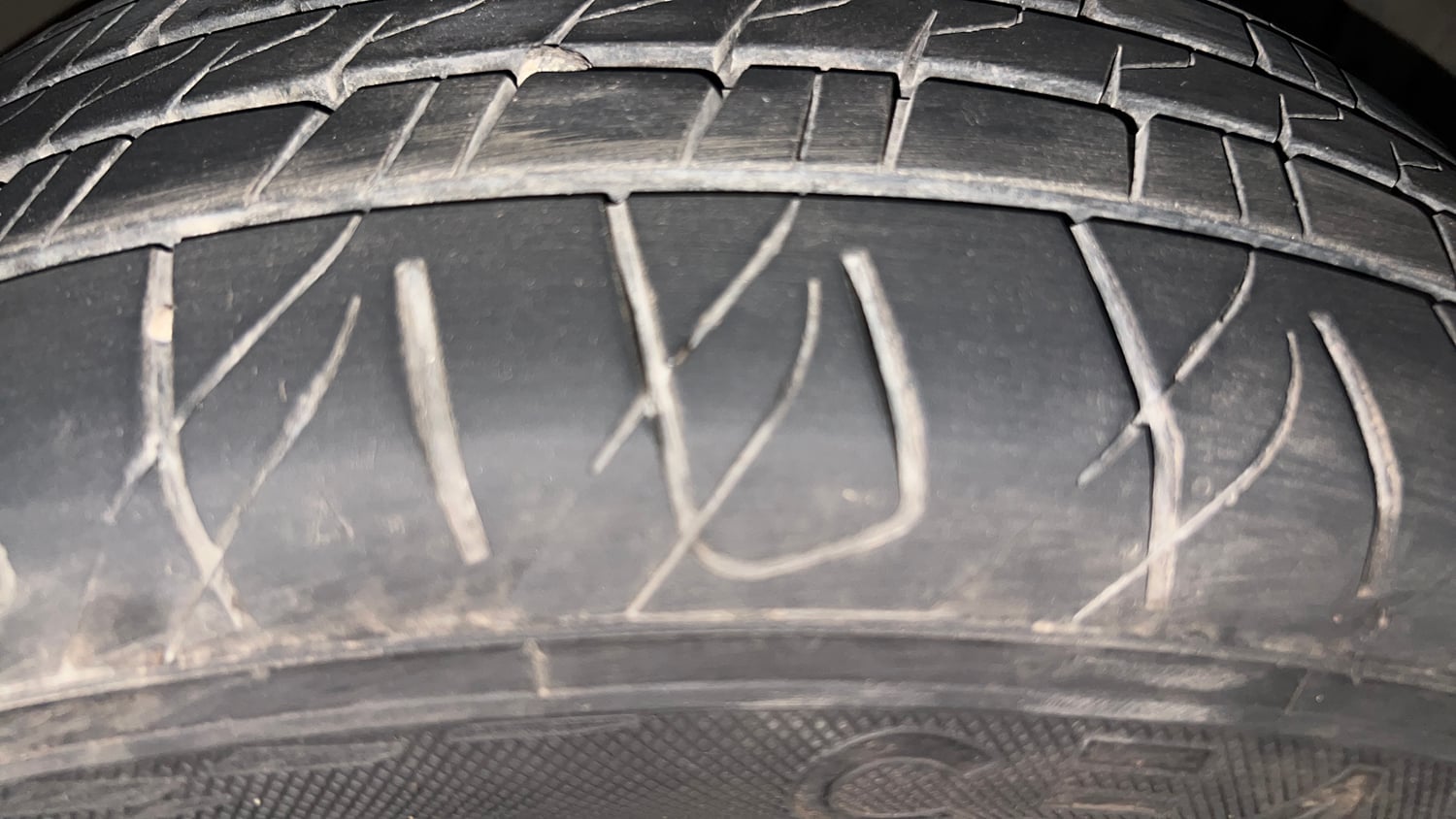 Used 2016 Maruti Suzuki S-Cross Zeta 1.3 Diesel Manual tyres RIGHT FRONT TYRE TREAD VIEW