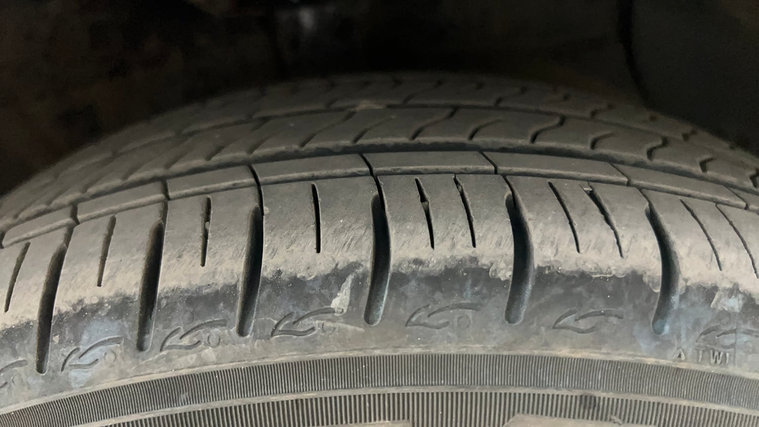 Used 2022 Hyundai Aura S 1.2 AMT Petrol Petrol Automatic tyres RIGHT FRONT TYRE TREAD VIEW