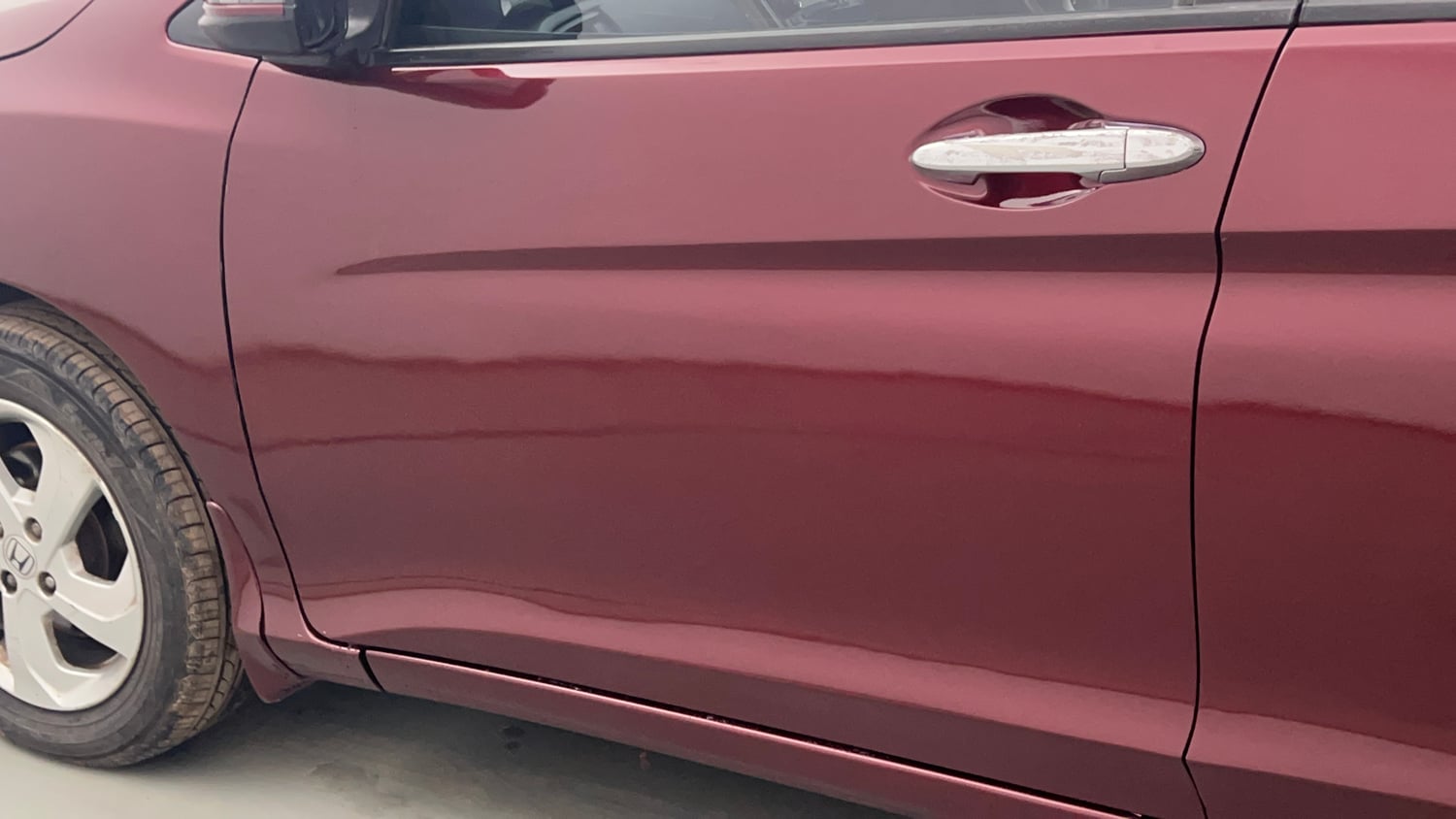 Used 2015 Honda City V Petrol Manual dents MINOR DENT