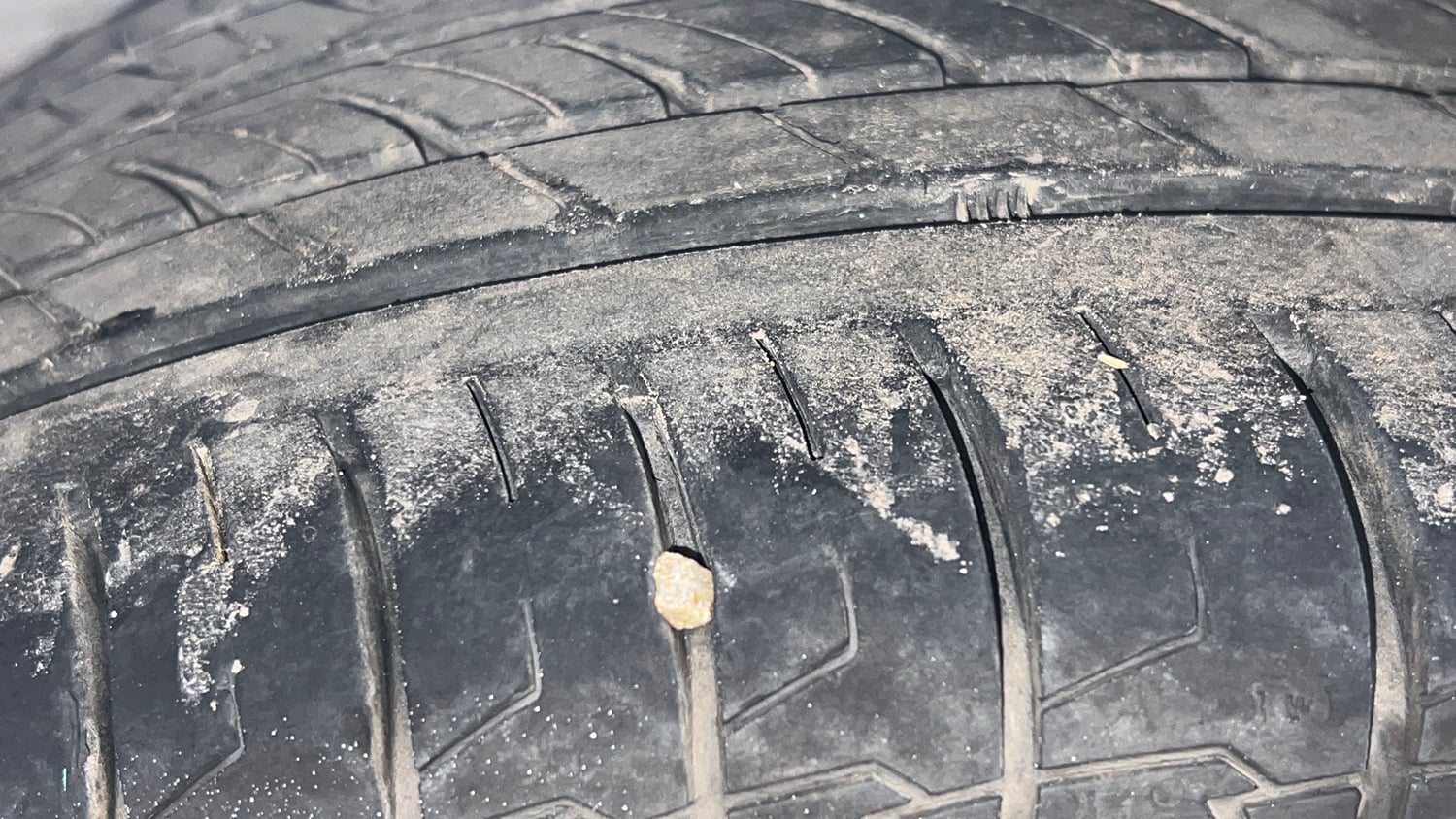 Used 2019 Hyundai Elite i20 Sportz Plus 1.2 Dual Tone Petrol Manual tyres LEFT REAR TYRE TREAD VIEW