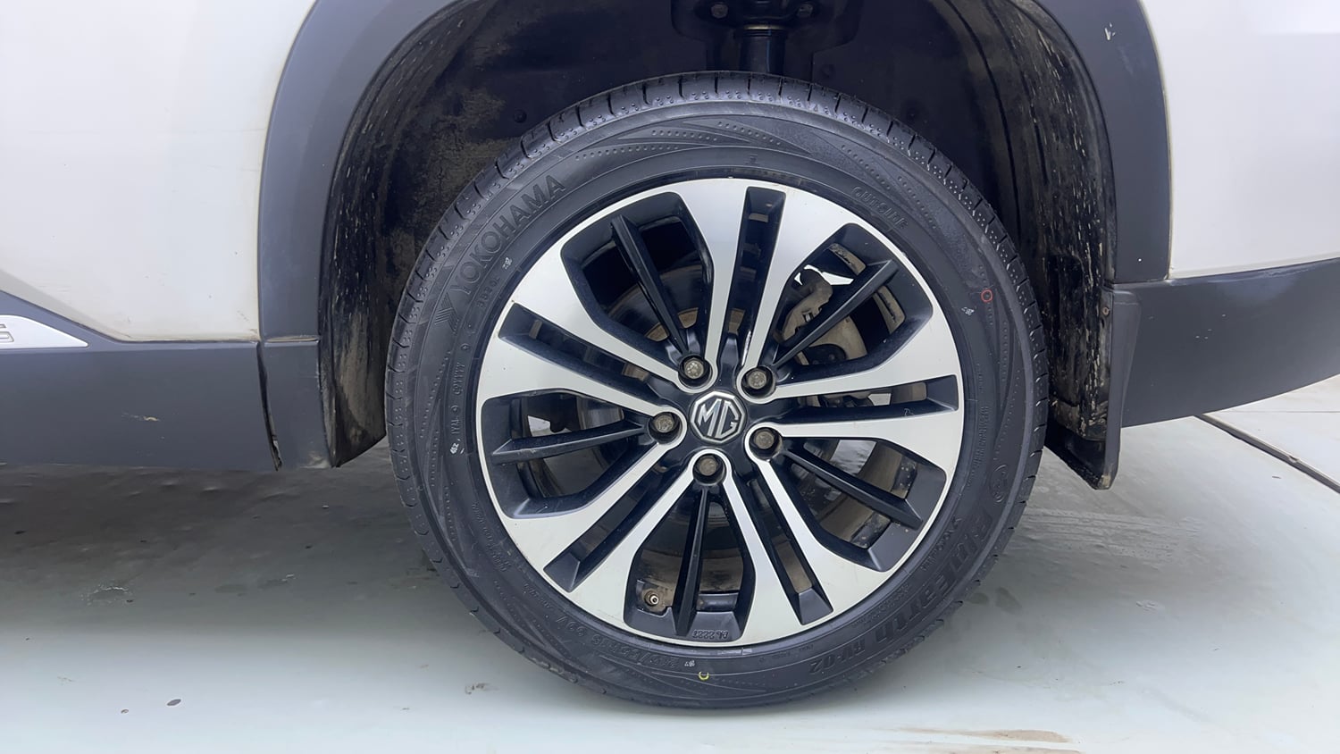 Used 2021 MG Motors Hector Plus Sharp 1.5 Petrol Turbo CVT 6-STR Petrol Automatic tyres LEFT REAR TYRE RIM VIEW