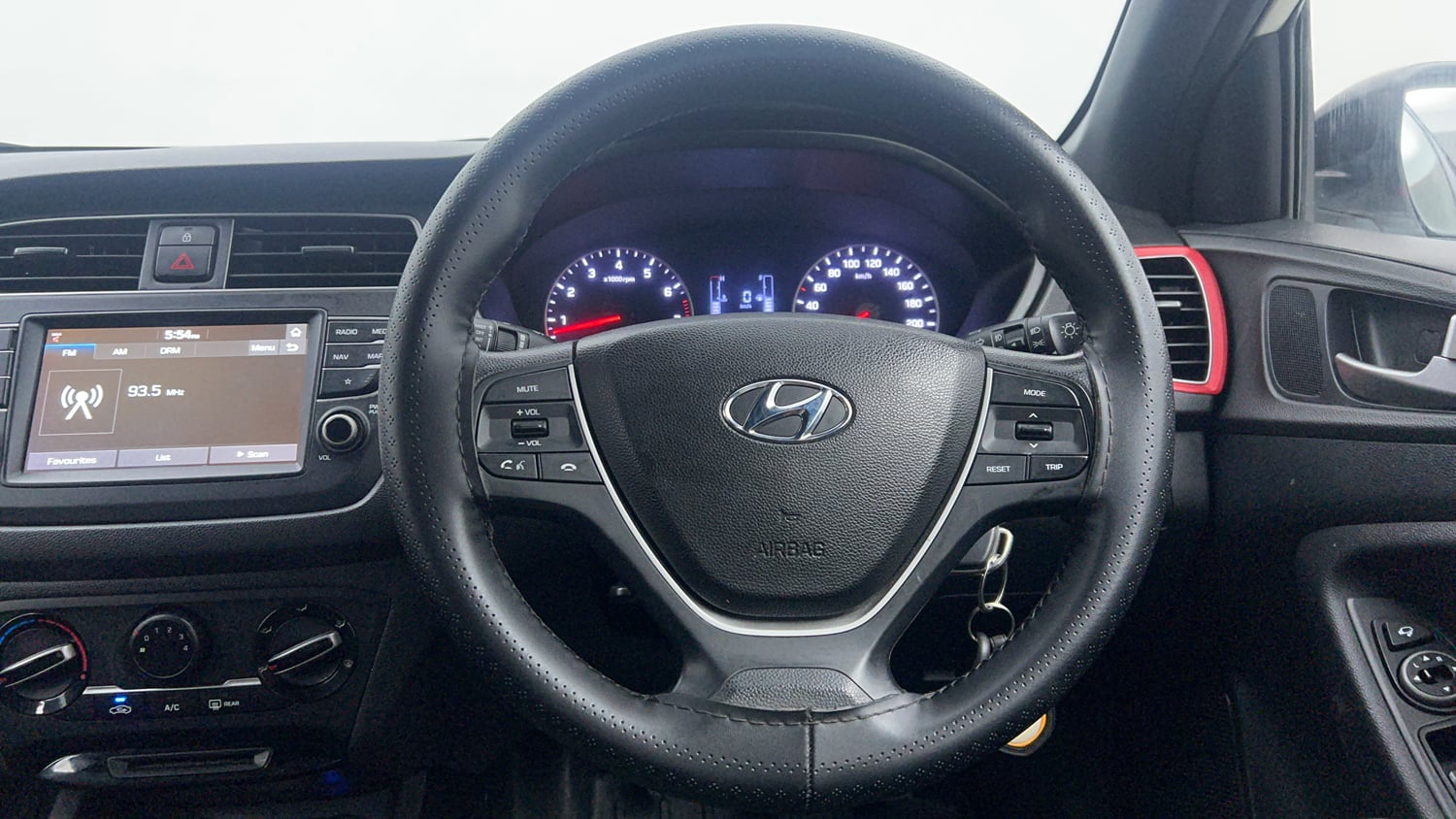 Used 2019 Hyundai Elite i20 Sportz Plus 1.2 Dual Tone Petrol Manual interior STEERING VIEW