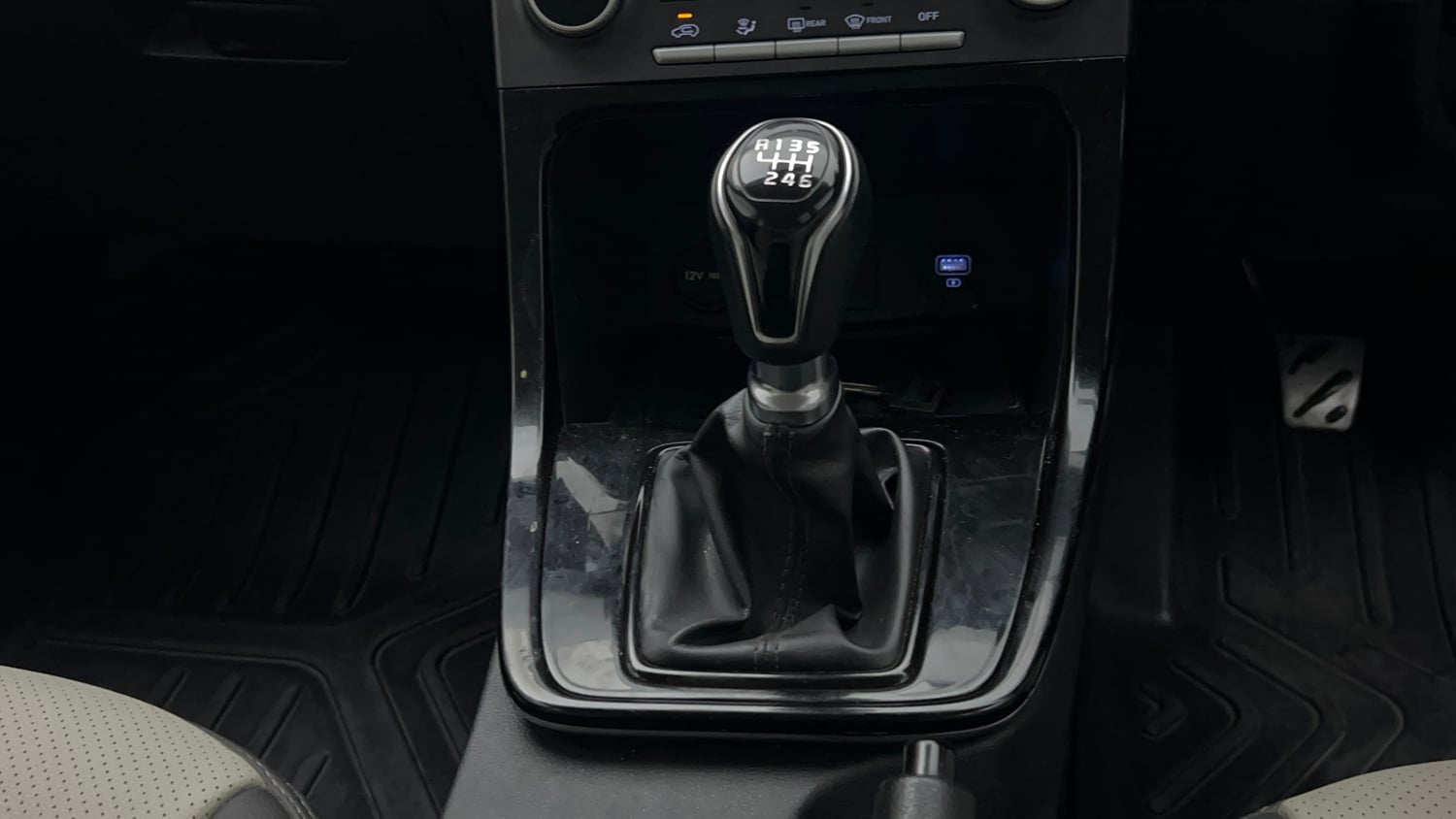Used 2022 Hyundai Creta SX 1.5 Petrol Executive Petrol Manual interior GEAR  KNOB VIEW