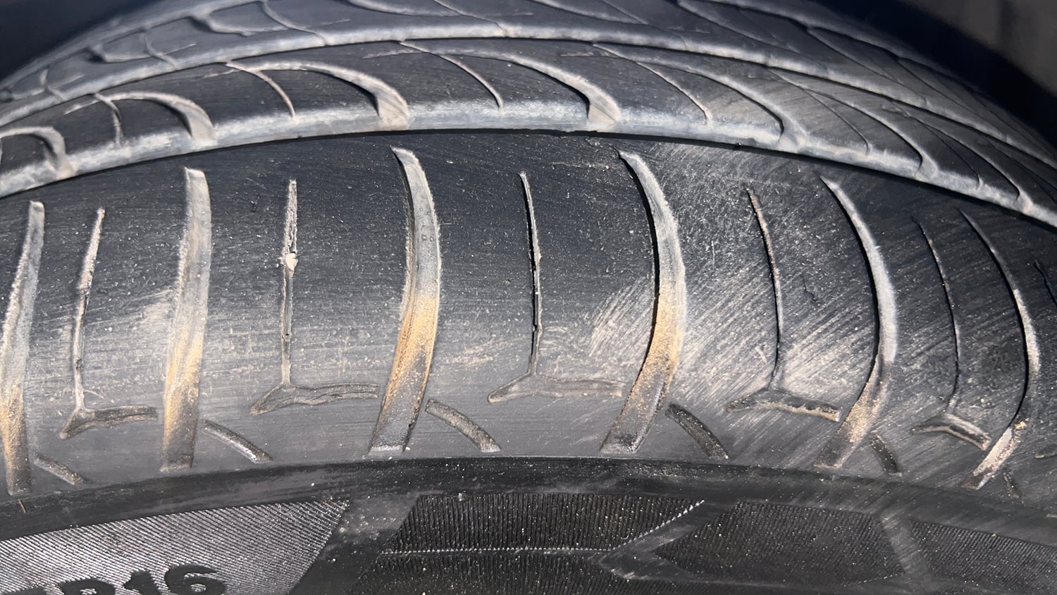 Used 2016 Maruti Suzuki Ciaz ZDi+ SHVS Diesel Manual tyres RIGHT FRONT TYRE TREAD VIEW