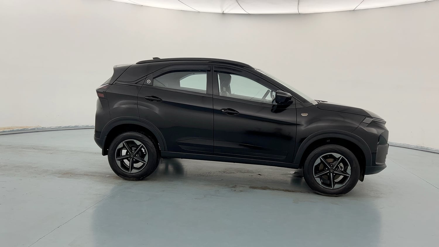 Used 2026 Tata Nexon Fearless + A PS DCA DK 1.2 Petrol Automatic exterior RIGHT SIDE VIEW