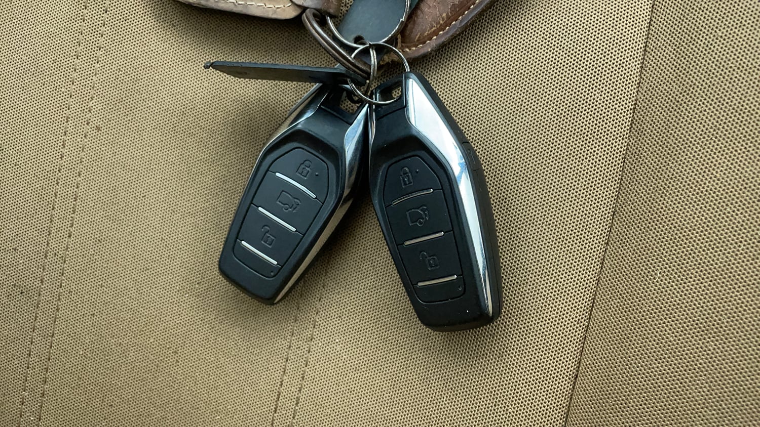 Used 2018 Mahindra XUV500 W7 Diesel Manual extra CAR KEY VIEW
