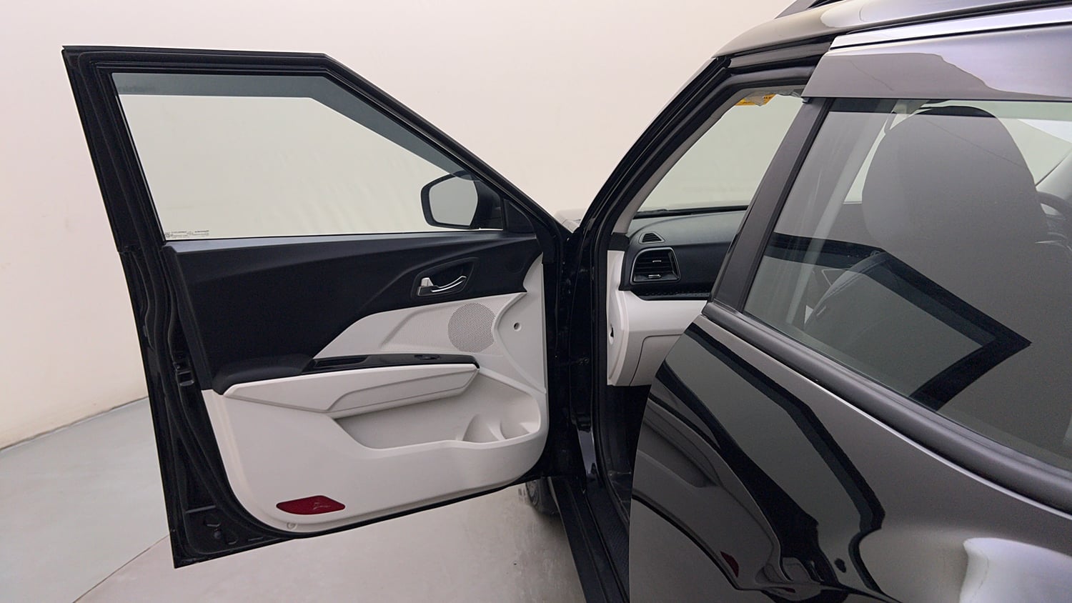 Used 2025 Mahindra XUV 3XO AX5 1.5 Diesel Autoshift Plus Diesel Automatic interior LEFT FRONT DOOR OPEN VIEW