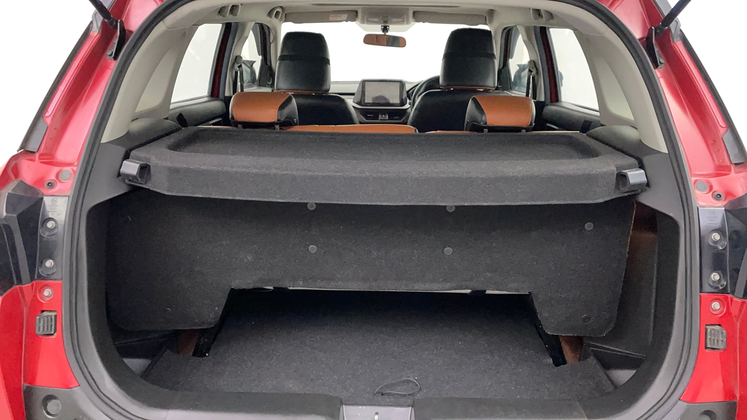 Used 2024 Maruti Suzuki Brezza ZXi S-CNG Dual Tone Cng Manual interior DICKY INSIDE VIEW