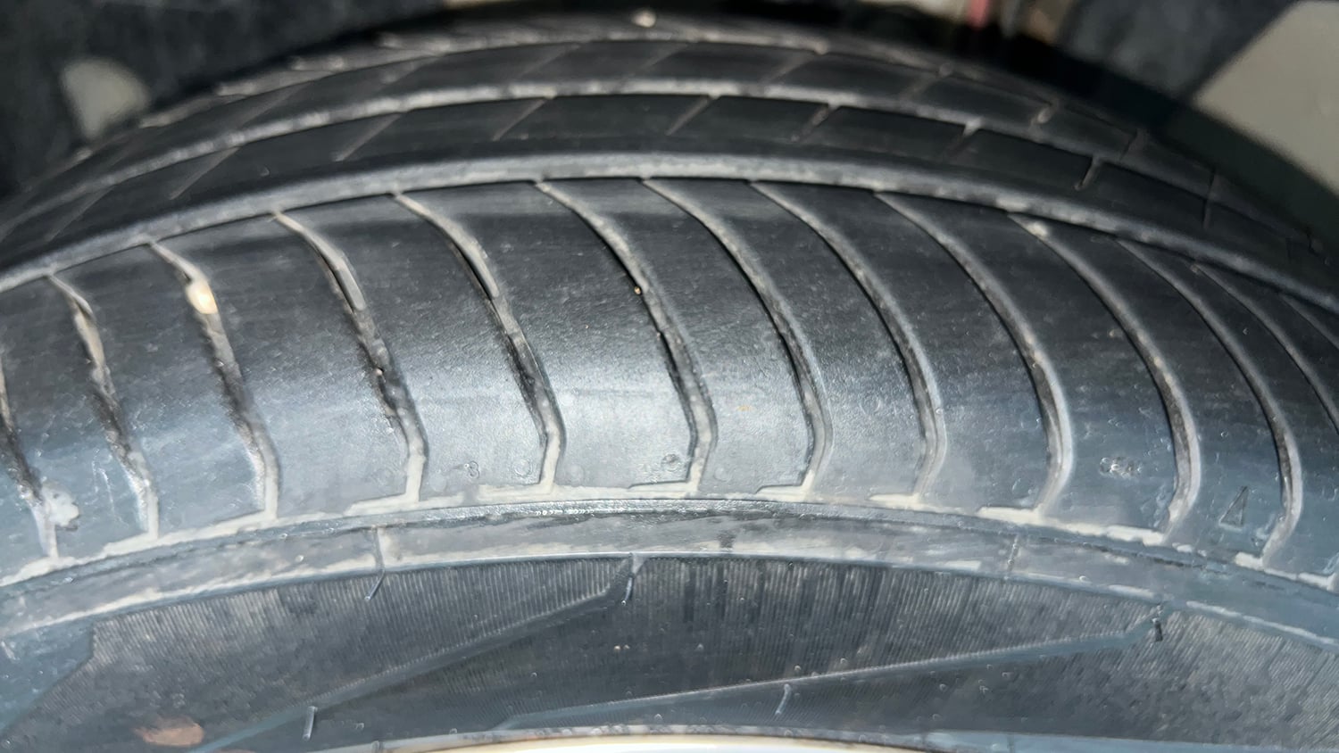 Used 2024 Renault Triber RXZ Petrol Manual tyres LEFT FRONT TYRE TREAD VIEW