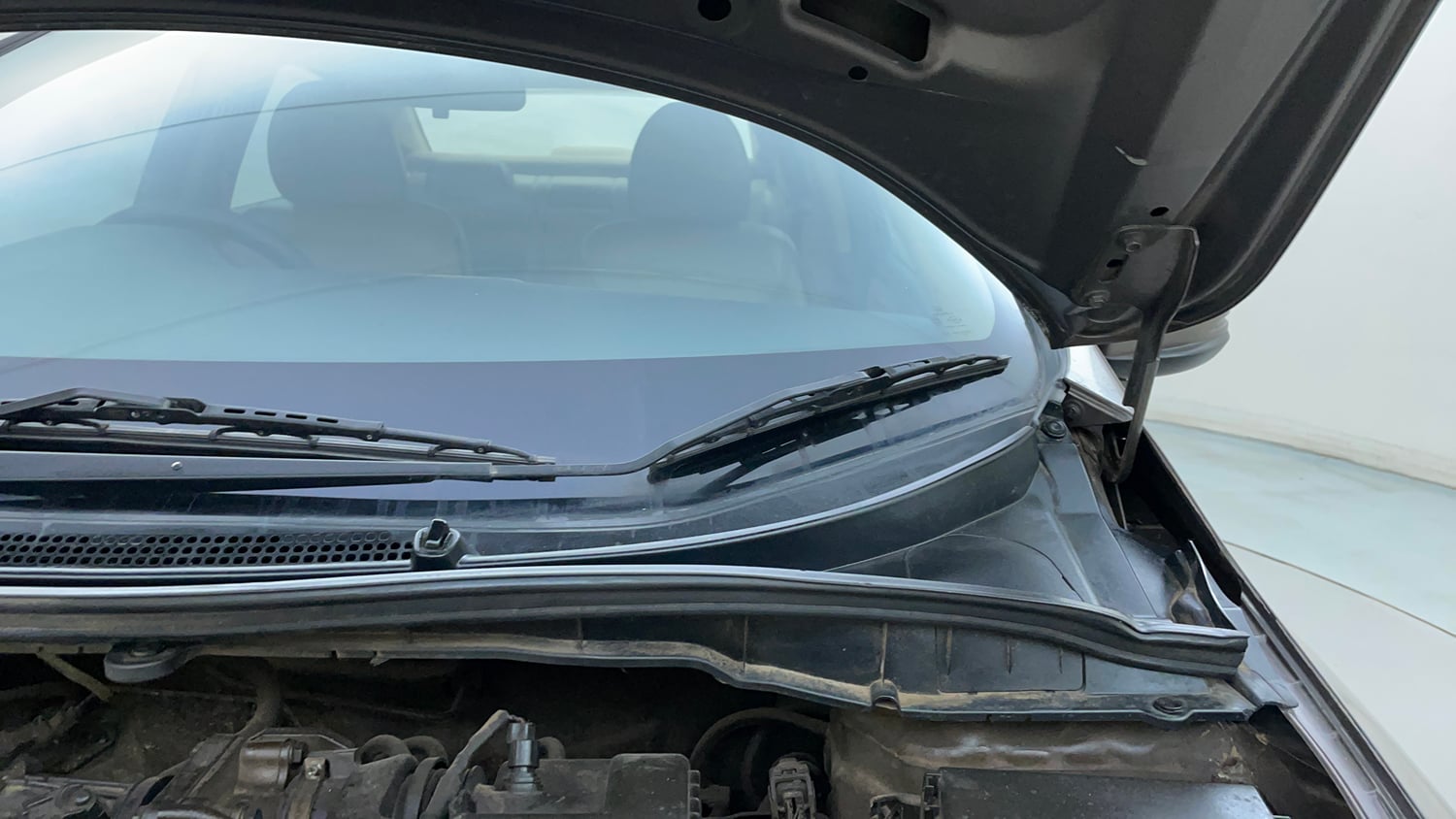 Used 2014 Honda City V Petrol Manual engine ENGINE LEFT SIDE HINGE & APRON VIEW