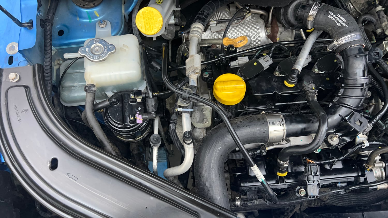 Used 2021 Renault Kiger RXT 1.0 Turbo MT Dual Tone Petrol Manual engine ENGINE RIGHT SIDE VIEW