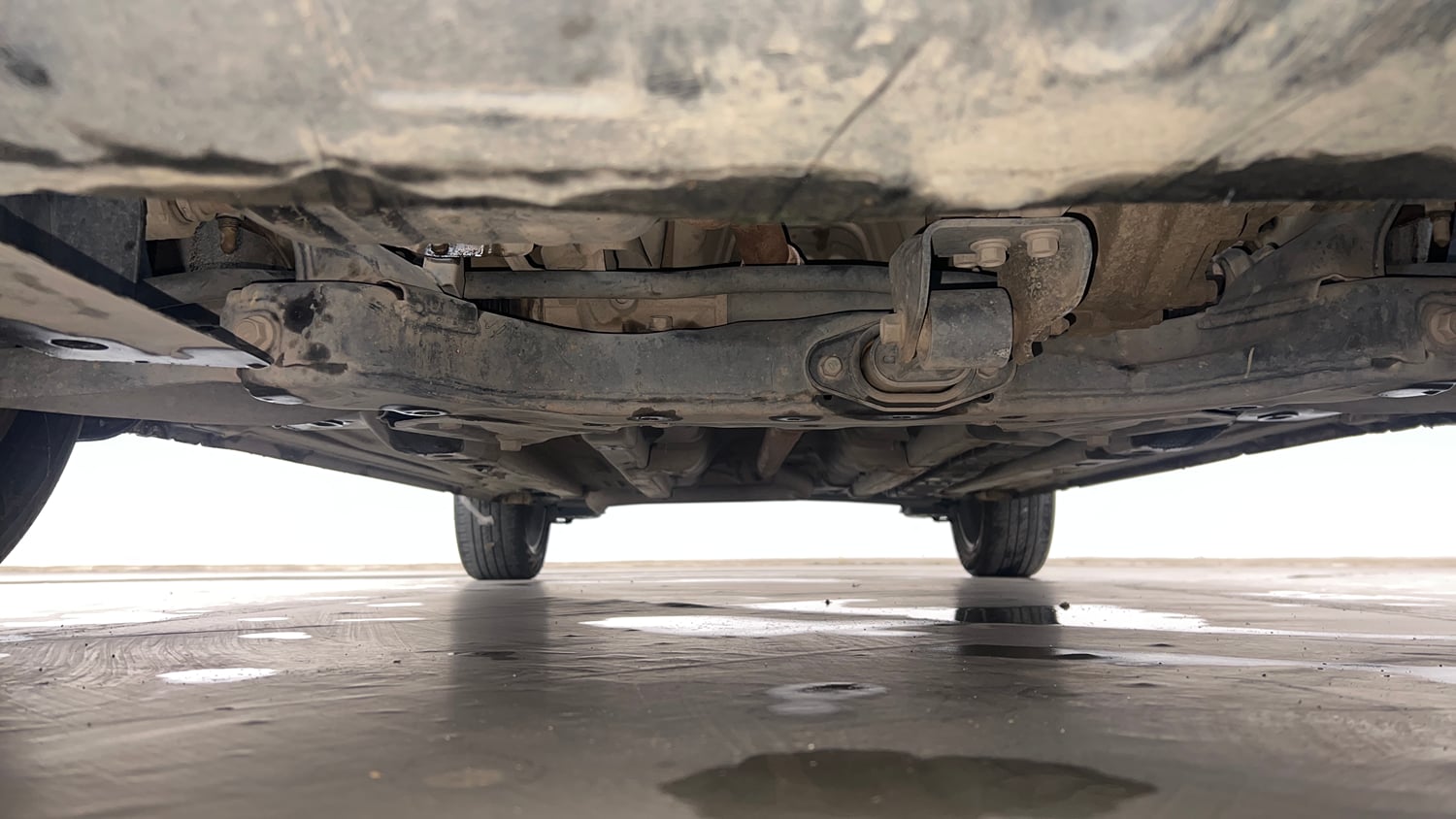 Used 2019 Hyundai Elite i20 Sportz Plus 1.2 Dual Tone Petrol Manual extra FRONT LEFT UNDERBODY VIEW