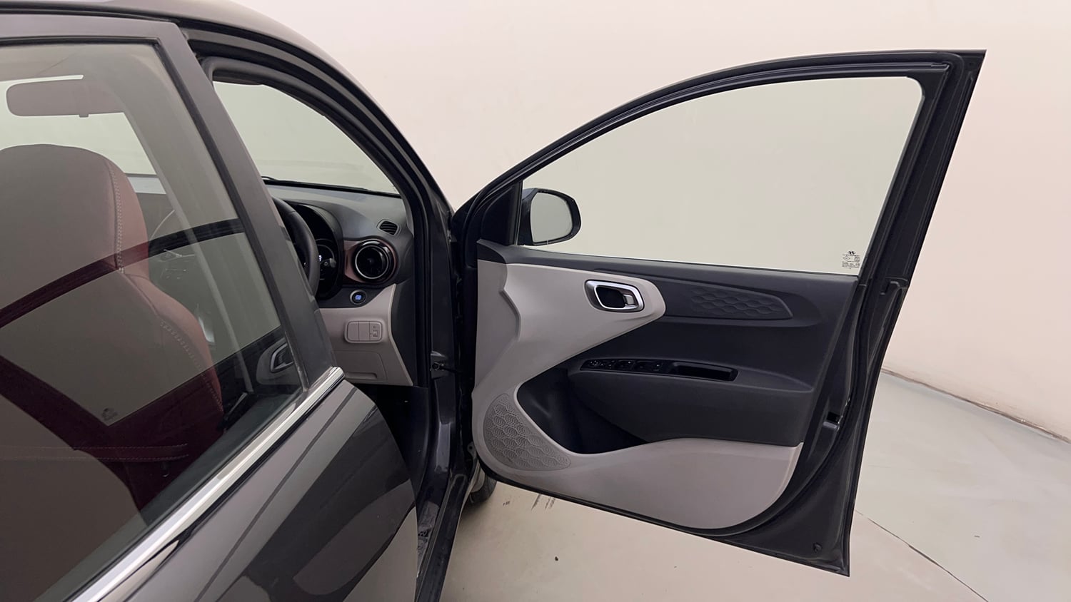 Used 2020 Hyundai Aura SX 1.2 (O) Petrol Petrol Manual interior RIGHT FRONT DOOR OPEN VIEW