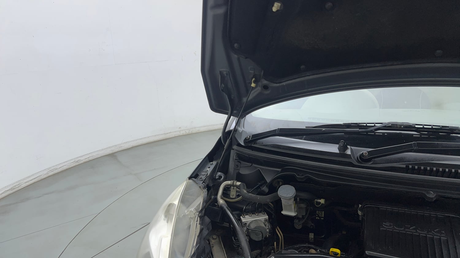 Used 2018 Maruti Suzuki Ertiga VXI Petrol Manual engine ENGINE RIGHT SIDE HINGE & APRON VIEW