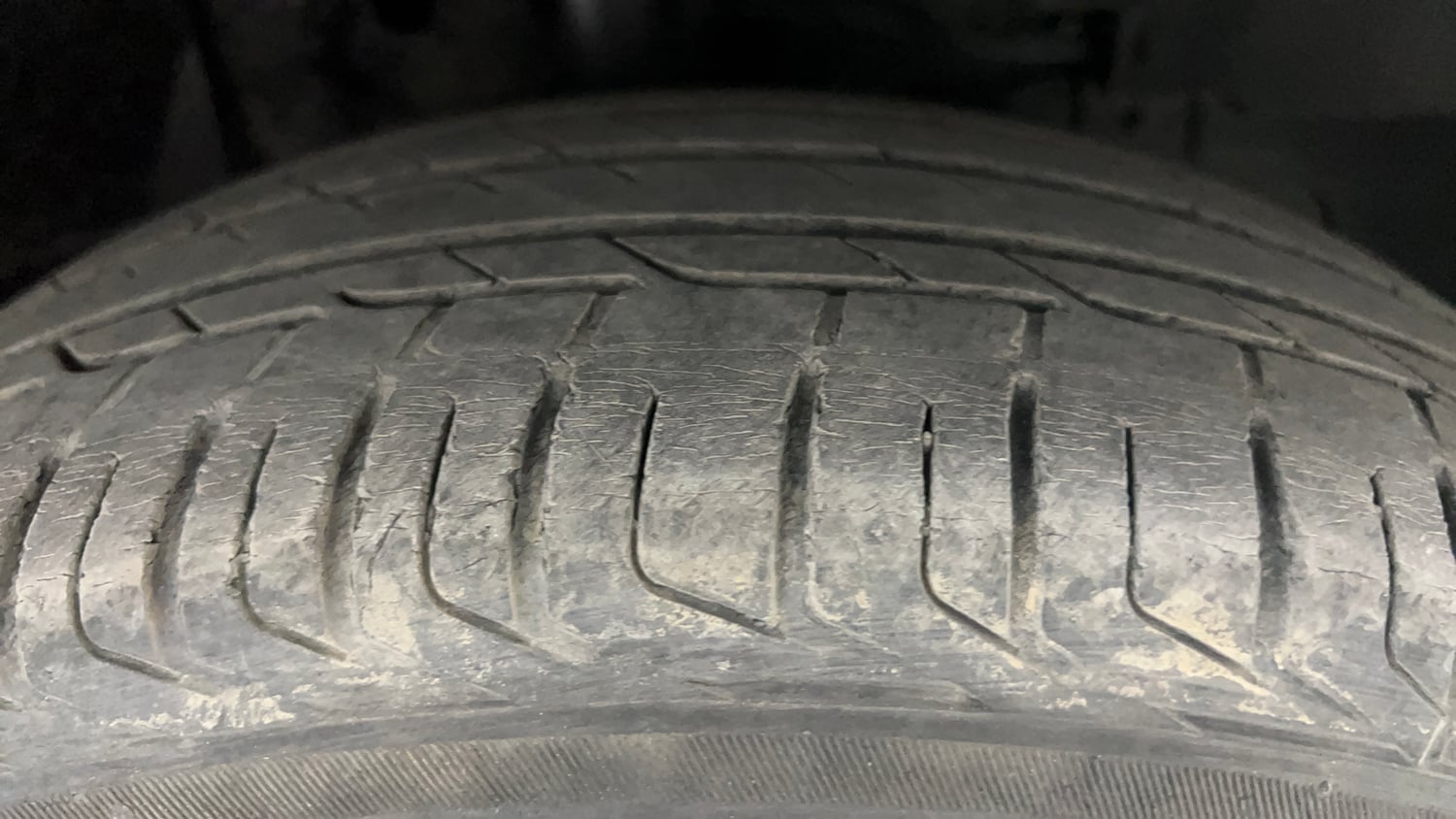 Used 2022 Tata Nexon XMA (S) Diesel Diesel Automatic tyres RIGHT FRONT TYRE TREAD VIEW