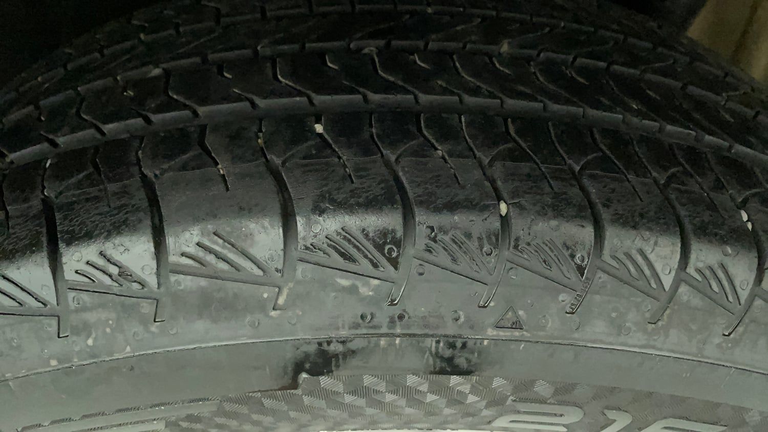Used 2024 Maruti Suzuki Invicto Alpha Plus 7 STR Hybrid Automatic tyres LEFT REAR TYRE TREAD VIEW