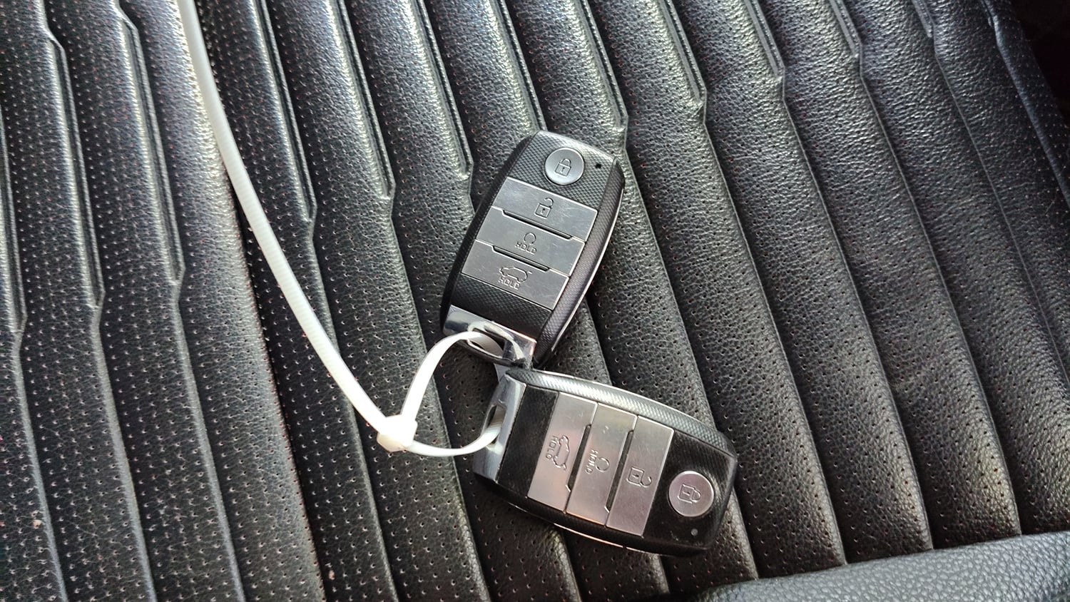 Used 2021 Kia Sonet GTX Plus 1.5 AT Diesel Automatic extra CAR KEY VIEW