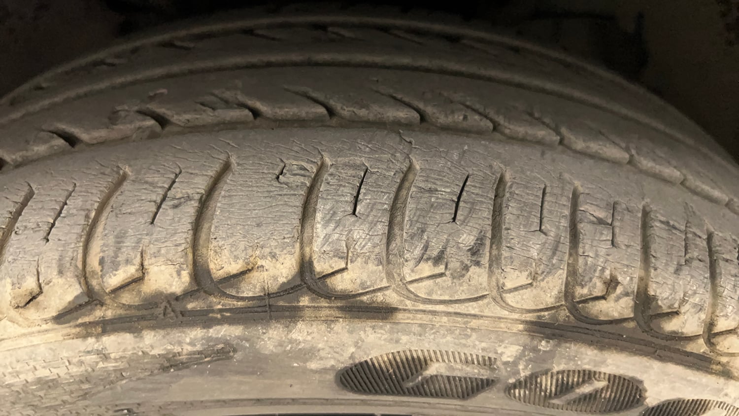 Used 2019 Tata Tiago Revotron XZ Plus Petrol Manual tyres RIGHT FRONT TYRE TREAD VIEW