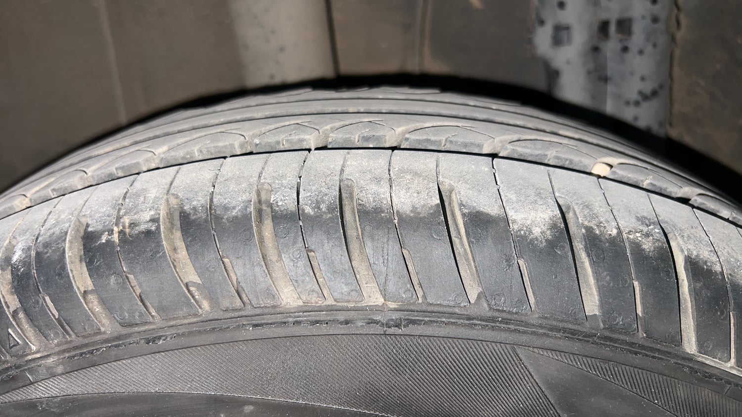 Used 2023 Renault Triber RXT EASY-R AMT Petrol Automatic tyres RIGHT REAR TYRE TREAD VIEW